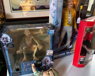 An entire TABLE full of collectible Dolls! 