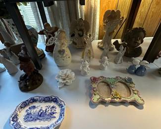 A Table full of Vintage Treasures! Music Boxes, Willow Tree, Tiffany Style Lamp and MORE!