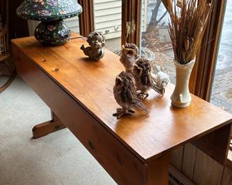 Preliminary walkthrough photo: 

Beautiful maple drop leaf table! Tiffany Style lamp!