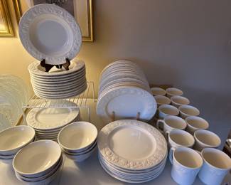 A large set of Franco Giorgi Italian China. Manufactured by Quadrifoglio!