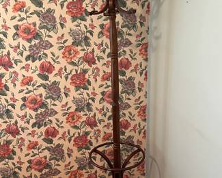 Preliminary walkthrough photo: 

A lovely wooden coat/hat rack. 