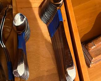 Retroneu “KENT” 18/8 Glossy Stainless Flatware - Made in Korea - over 200 pieces!