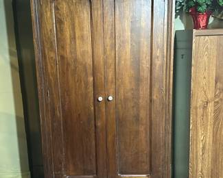 This is a LARGE antique oak wardrobe. In VERY nice condition! Two drawers at the bottom for extra storage. 
