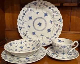 A lovely delicate set of Myott Finlandia Staffordshire England China! With serving pieces! 