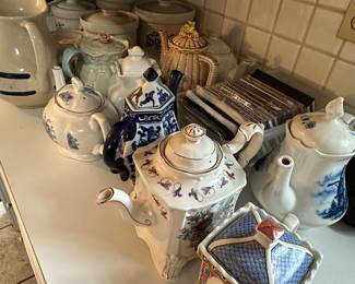 Preliminary walkthrough photo: 

More smalls! Tea pots etc…