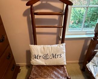 Preliminary walkthrough photo: 

Gentlemen’s butler chair!