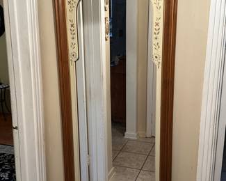 Preliminary walkthrough photo: 

Beautiful hallway mirror. 