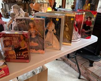 An entire TABLE full of collectible Dolls! 