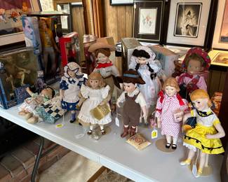 An entire TABLE full of collectible Dolls! 
