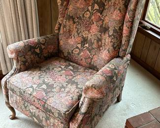 Preliminary walkthrough photo: 

Very comfy floral recliner! Great condition!
