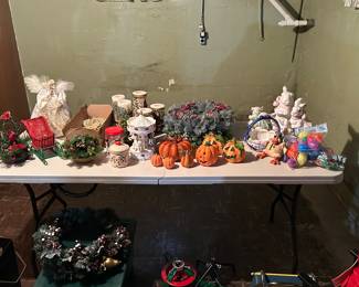 A table full of nice holiday pieces! Christmas, Halloween and Easter! 
