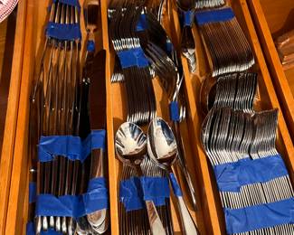 Retroneu “KENT” 18/8 Glossy Stainless Flatware - Made in Korea - over 200 pieces!