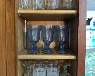 Very nice sets of glassware! Sets of 4, 6 and 8!