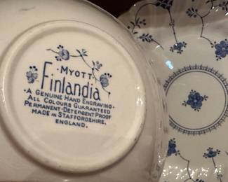 A lovely delicate set of Myott Finlandia Staffordshire England China! With serving pieces! 