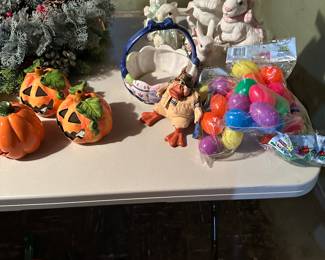 A table full of nice holiday pieces! Christmas, Halloween and Easter! 