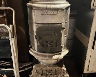 Fantastic Wood burning stove in Garage! 