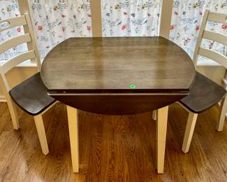 Super cute dinette set!