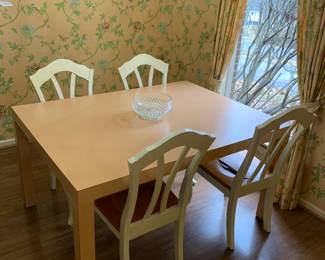 4 kitchen chairs and laminated table