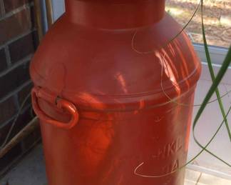 "New Year, New You" in Aiken, SC. Closing on Sat 12/30 at 8pm. Pickup is Tue 1/2 from 12-6pm. Please click here to view more photos, descriptions, and current bids: https://ctbids.com/estate-sale/26004
Andy & Rebecca Beard, Owners of Caring Transitions of Augusta, present this CTBIDS sale! This sale features a Frankart Art Deco, Lamp, Antique Scale, New England Roundtop Hutch Table, Vinyl Records, Vintage Lladros, Steuben Glass Animals, Steinbach Nutcrackers, Signed Wooden Duck Decoys, Craftsman 10" Band Saw & Bench Grinder, Haverty's & Lane Furniture, Enesco & Jim Shore Collectibles, Hummel Figurines, Harbor Lights Lighthouses, Hönes Black Forest German Cuckoo Clock & More! SC Auc Lic 4849