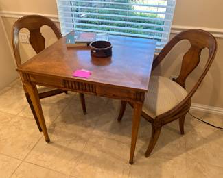 Oak Antique table with 2 chairs