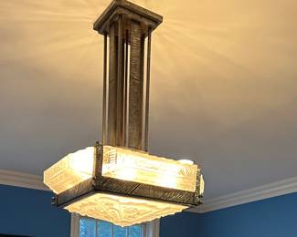 STATELY DECO PENDANT