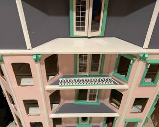 COOL DOLL HOUSE