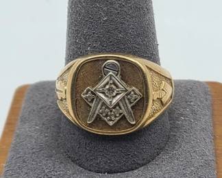 1960s Men's Freemason 10k Gold & Diamond Ring
