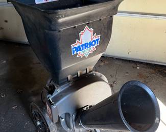 Like New (used only twice) Patriot Wood Chipper 