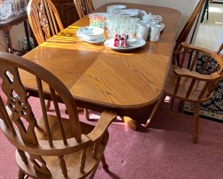 TEI dining room set with 6 chairs and 2 leafs