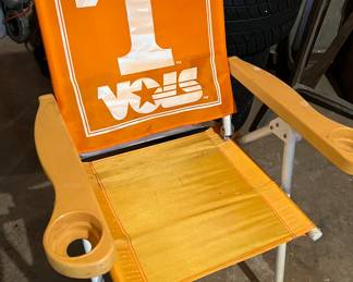 UT folding chair