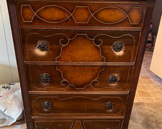 Antique bedroom set (dresser)