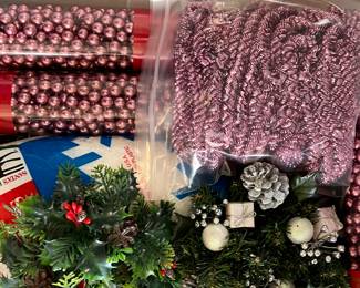 Miscellaneous holiday decor