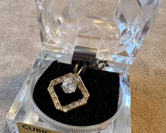 Cubic zirconia pendant