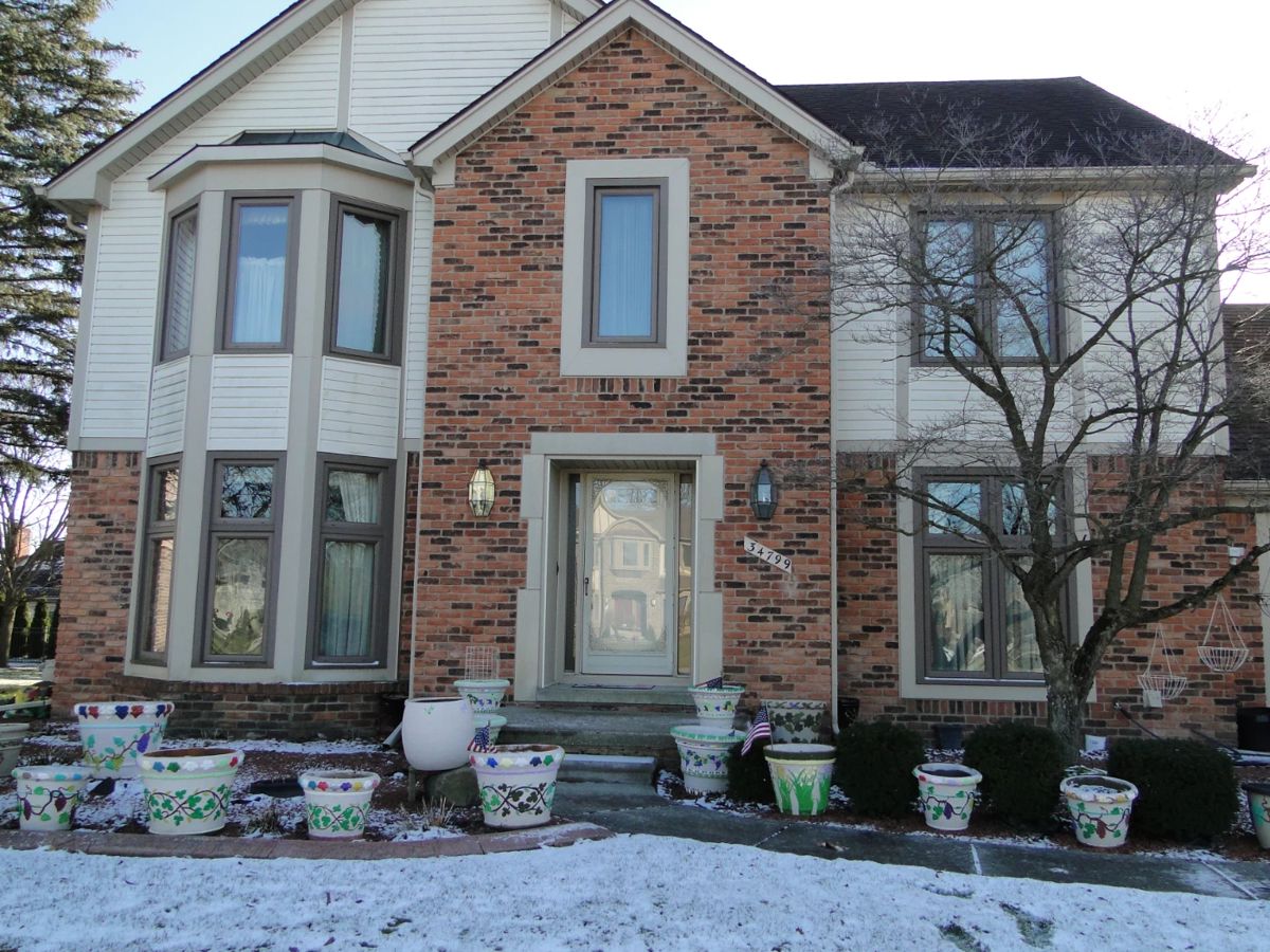 Livonia Estate Sale *** 75 OFF ON FRIDAY *** starts on 1/19/2024