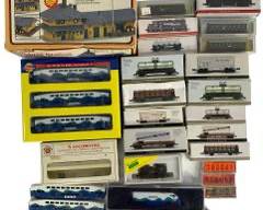 Vintage N Scale Athearn, Southern Pacific, Life-Like and More Model Train Engines and Cars