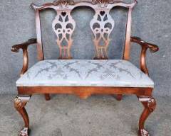 20th C Chippendale Century Furniture co. Hickory NC Settee Bench Silk Damask Textile