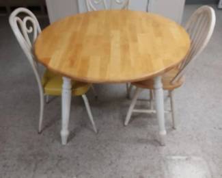Round Breakfast Table With 3 Chairs