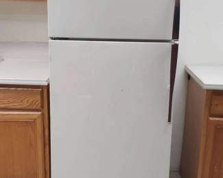 General Electric Top Freezer Refrigerator