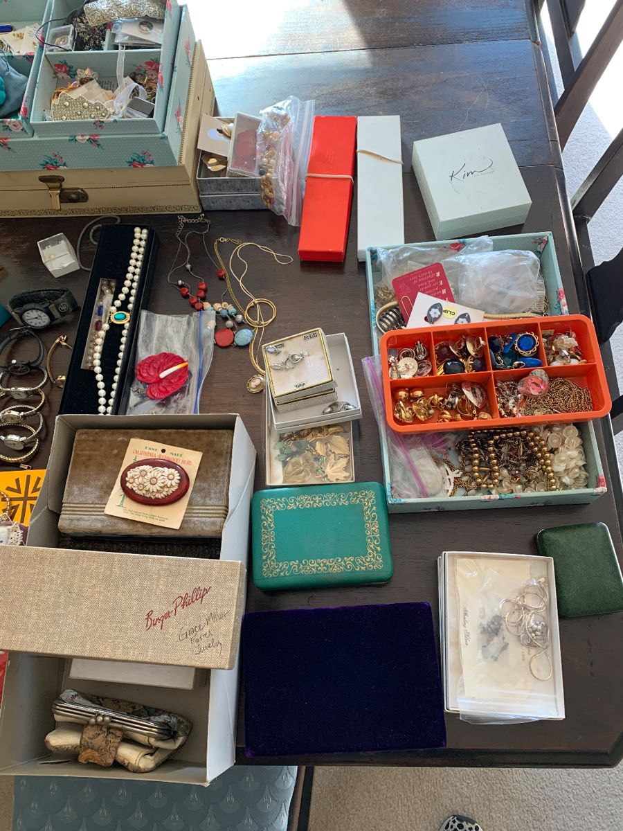 INSIDE ESTATE SALE—TONS of GREAT BARGAINS! starts on 1/11/2024