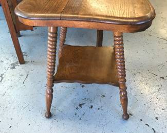 Incredible Oak Table with large spinidle legs. Excellent condition.l