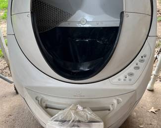 Litter Robot Self Cleaning Litter Box, Brand New Never Used, Just sat outside in the weather, about a $400 Value! 