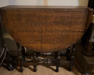 Antique Oak Drop Leaf Gate Leg Table 