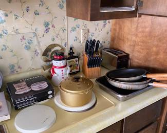 Knife Set/Fry Pans/Toaster/Snowman Cookie Jar/Glass Coaster Sets