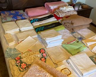Vintage Linens/Blankets/Sheets/Bath Rugs