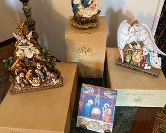 Avalon Gallery Christmas Decor