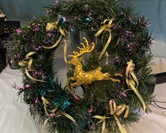 Beautiful lighted wreath - new never used