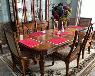 Dining Tables 2 Leafs and 8 chairs