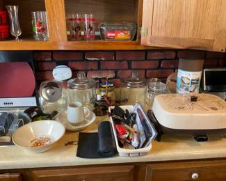 LOTS OF NICE COOKWARE