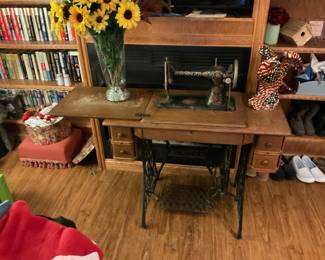 ANTIQUE SEWING MACHINE