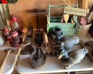 VINTAGE COLLECTIBLES 